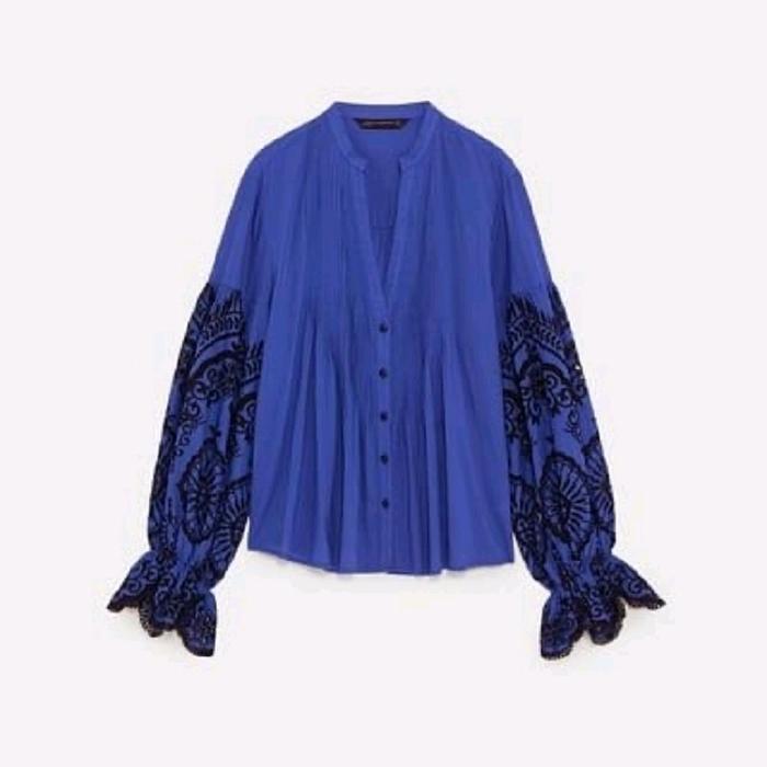 Zara Preloved Kondisi GC Blouse Biru dengan Lengan Embroidery Elegan dan Nyaman