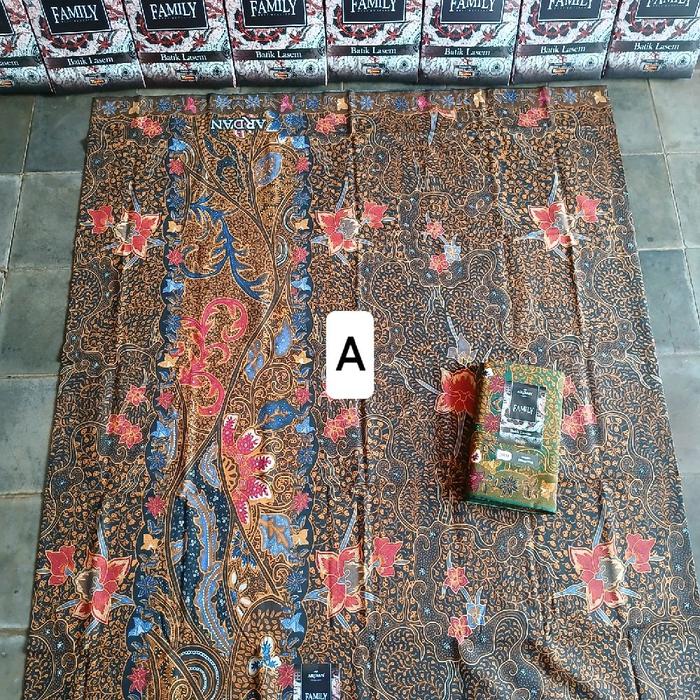 Ardan Sarung Batik Family Motif Elegan Warna Kombinasi Hitam Merah Biru untuk Pesta dan Sehari-hari