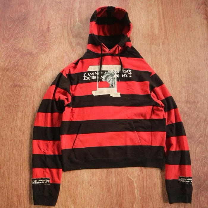 Hoodie Im Not Human Being Salur Merah Hitam