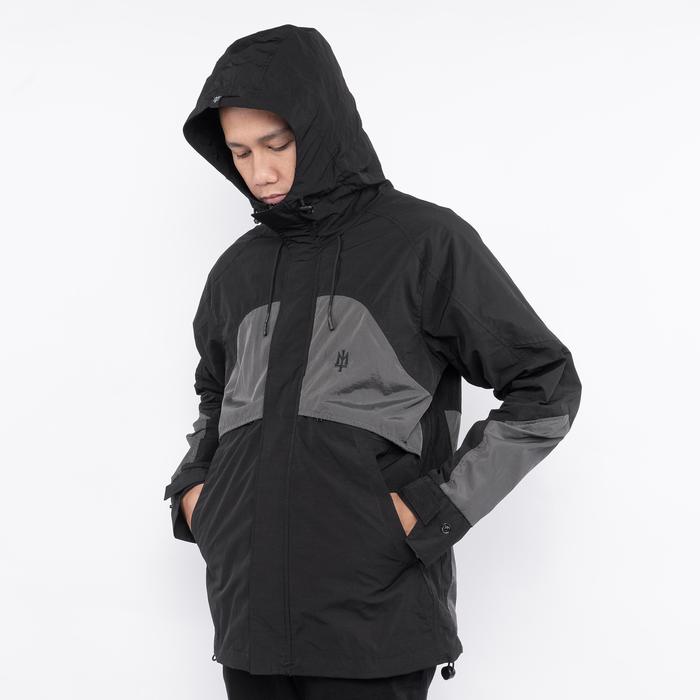MATERNAL DISASTER PIRET COACH JAKET