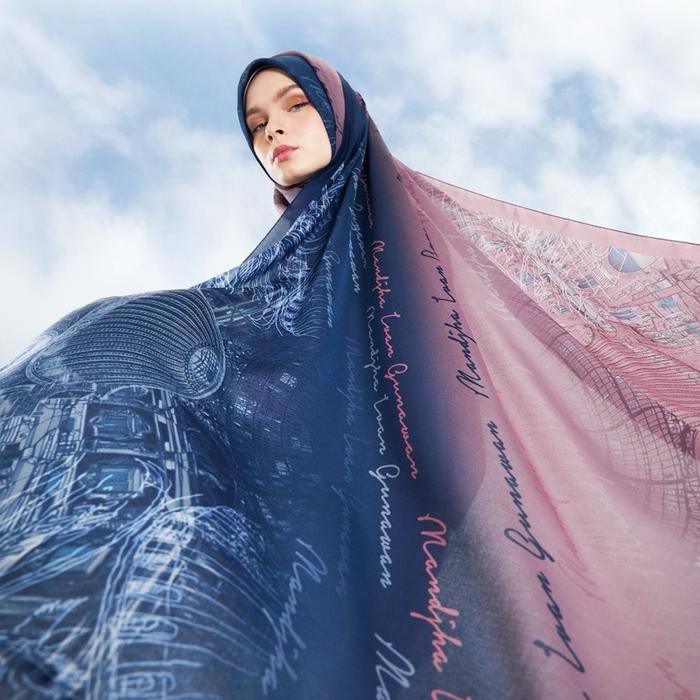 Mandjha Hijab Sofia Navy Scarf Gradasi Hijab Segi Empat Voal Premium By Ivan Gunawan