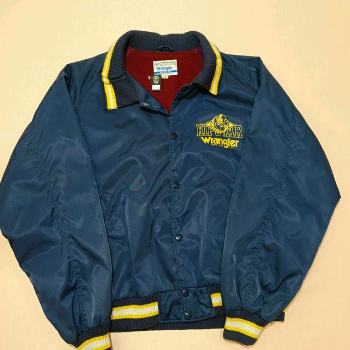 Jaket Varsity WRANGLER SPORT Original Berkualitas - Panjang 65 Cm, Lebar 66 Cm, Size L - Pria, Wanit