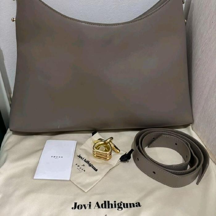 PL) Rounn x Jovi Adhiguna the knot collection Shoulderbag Taupe
