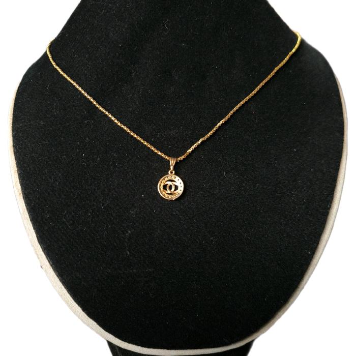 kalung 18KGP warna emas.