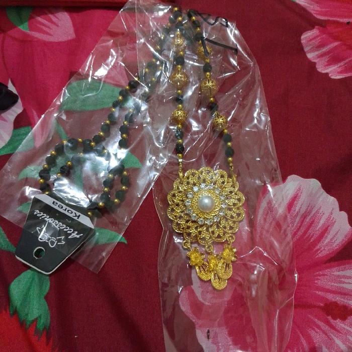Kalung Baju Bodo dengan Desain Unik dan Modern