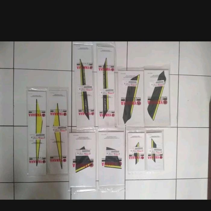 Striping stiker vixion 2016 2017 hitam lis hijau yamaha OSEAN