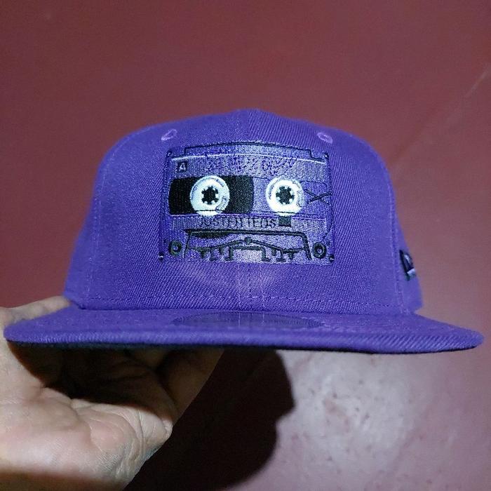 Alpha Topi Fitted 7 1/4 (57.7cm) Justfitteds Records Bordir Kaset Lawas Warna Ungu Dengan Bahan 100%