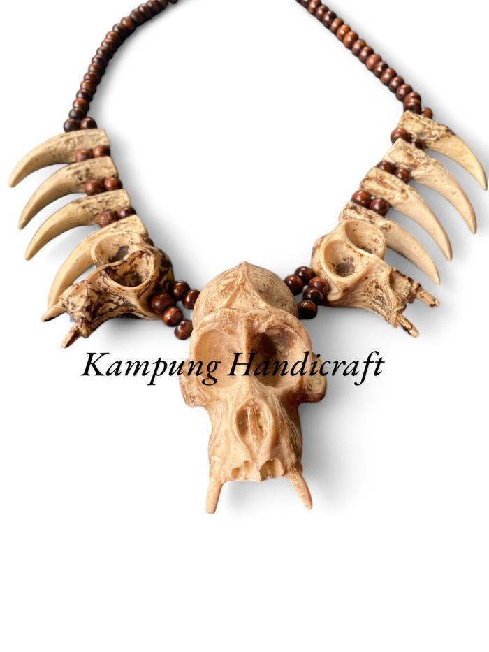 Kalung Tengkorak Resin Etnik Dayak Minahasa Kepala Monyet Liontin