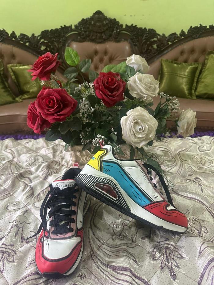 Skechers ft Dr Seuss Sepatu Kasual dengan Desain Karakter Lucu dan Nyaman untuk Penggunaan Sehari-ha