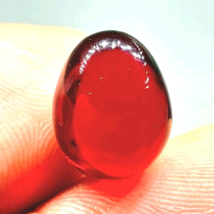 Batu mustika lipan merah bentuk telur