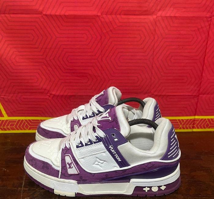 Sepatu second branded Lv trainers violet size 40