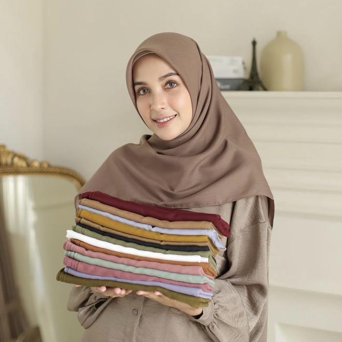 Paket usaha 10 pcs hijab segi empat ukuran 110X110 pollycotton premium anti letoy dan nyaman di guna