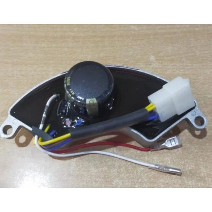 Avr 5000 Watt 6 kabel body aluminium 450 volt / 680 uf