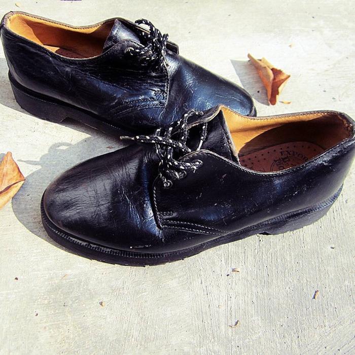 dr martens 1461 3 hole shoes  black size 4 1/2 uk made in england  smooth leather