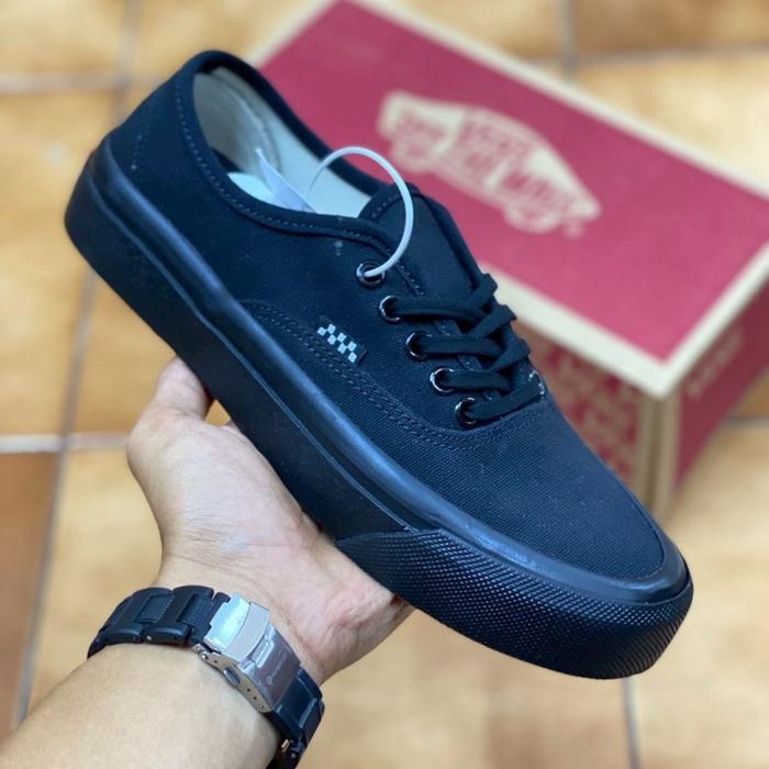 Vans Sepatu Sneakers Pria Warna Hitam Model Authentic dengan Desain Klasik dan Tali Hitam Tahan Lama