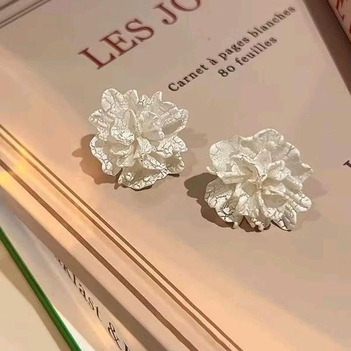 Mamoma - Anting Tusuk Bunga Putih Korean Look [Lantana White]
