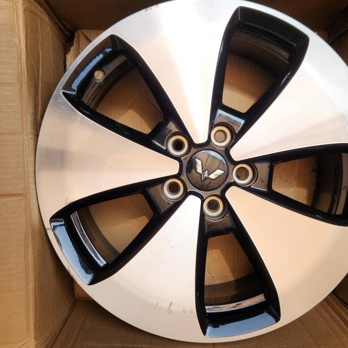 JUAL SATUAN /bh Velg R18 PCD 5 x114 lebar 7 ET 42 center ring 56,6 mm ex Wuling Cloud EV original u/
