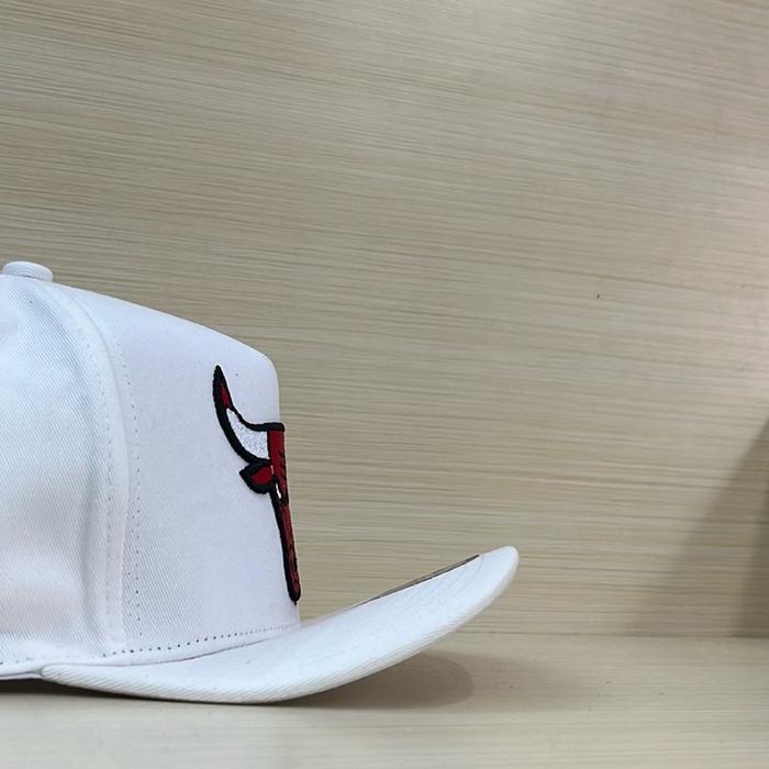 TOPI BASEBALL PUTIH BANTENG BORDIR MERAH