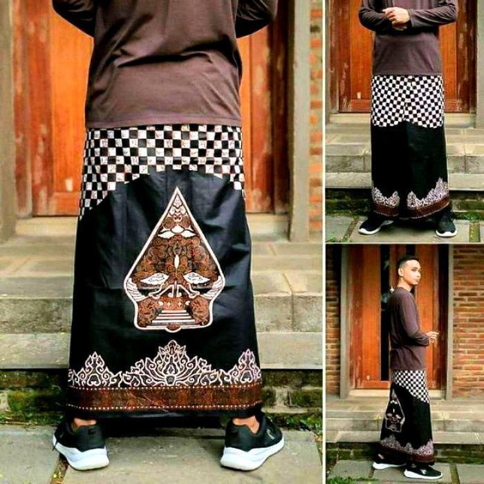 Sarung Batik Motif Gunungan Wayang Honocoroko