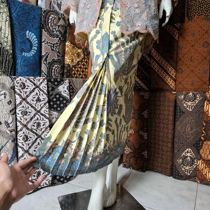 Rok Wiru Wisuda Bridesmaid Krem Kuning Biru Pink Morif Ekor Merak