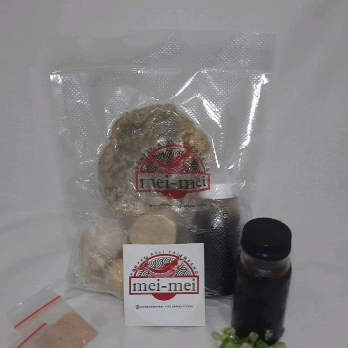 pempek Palembang Pempek Memei asli Palembang. 1 pack isi 10 biji ( telur, adaaan, kulit dan lenjer )