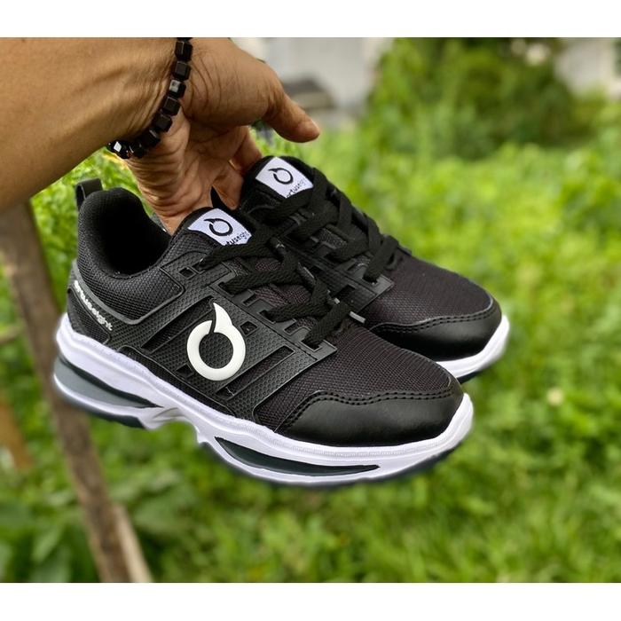 Sepatu Running Ortuseight Outdoor Sekolah Hitam Putih / Sepatu Sekolah Ortuseight