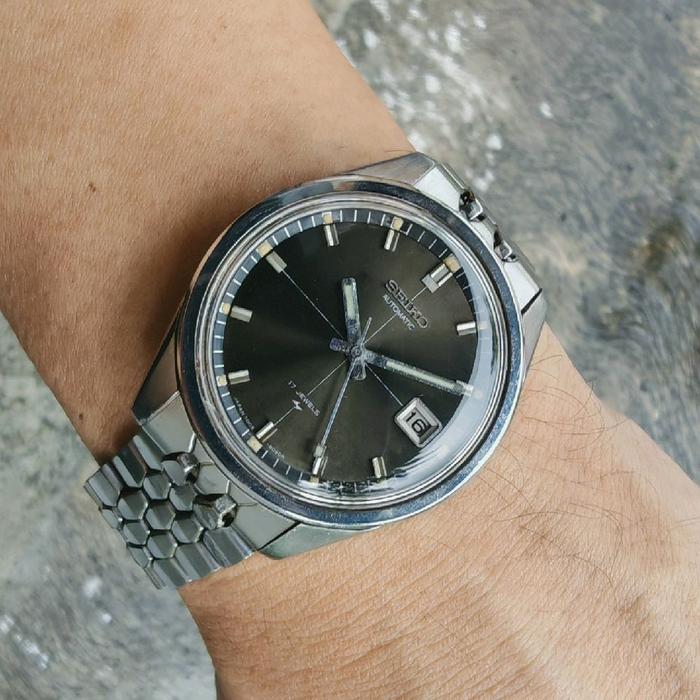 70s Vintage Seiko Jumbo automatic Date 7005-8062 Grey Sunburst Crosshair Dial very nice condition Al