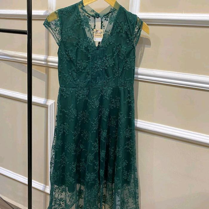 1000306854// Gracia Lace Dress