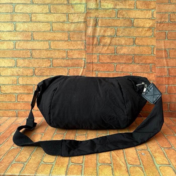 TAS SLING PRIA WANITA NILON HITAM SECOND BRANDED / TAS SELEMPANG PRIA