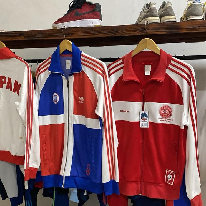 adidas tracktop negara  dan vintage untuk pria dan wanita supaya terlihat vintage dan keren Jaket Ka
