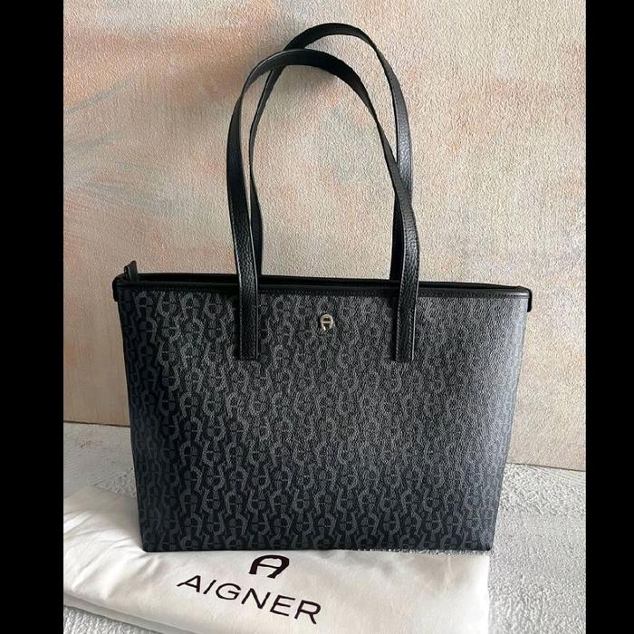 Ready Aigner Ilona Tote Bag in Signature Black