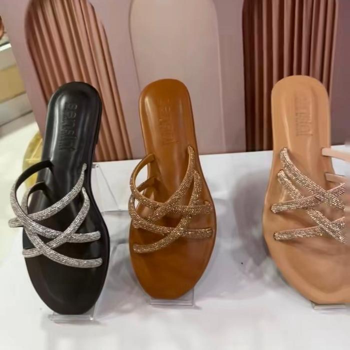 Sensini Sandal Wanita Hitam dengan Detail Berkilauan untuk Tampilan Elegan