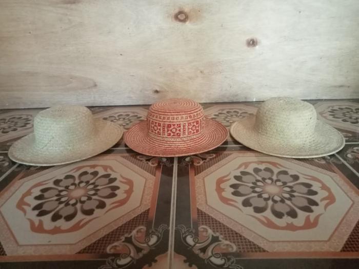 Kerajinan Topi berbahan Rotan