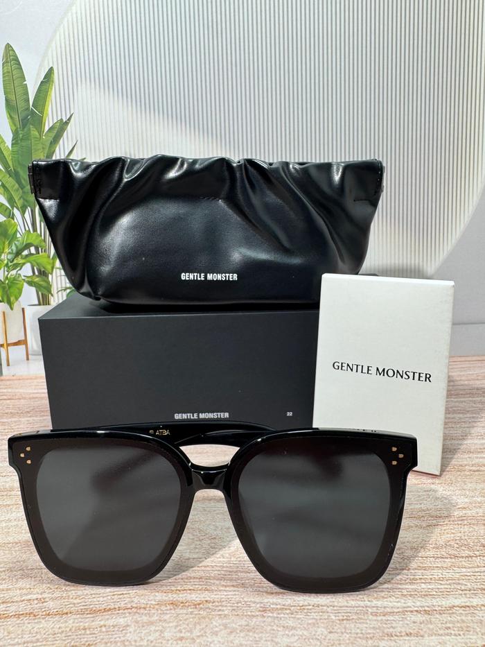 Kacamata Hitam Gentle Monster HER Stylish Pria Wanita Lensa Datar Anti UV Original