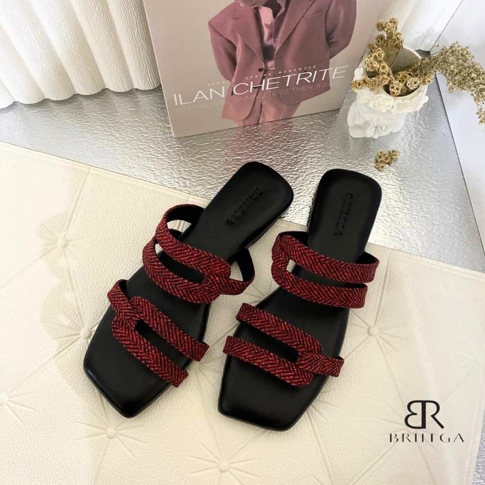 BRILEGA FREYA MAROON Sandal teplek wanita dengan design yang elegan dan simple serta nyaman dipakai 