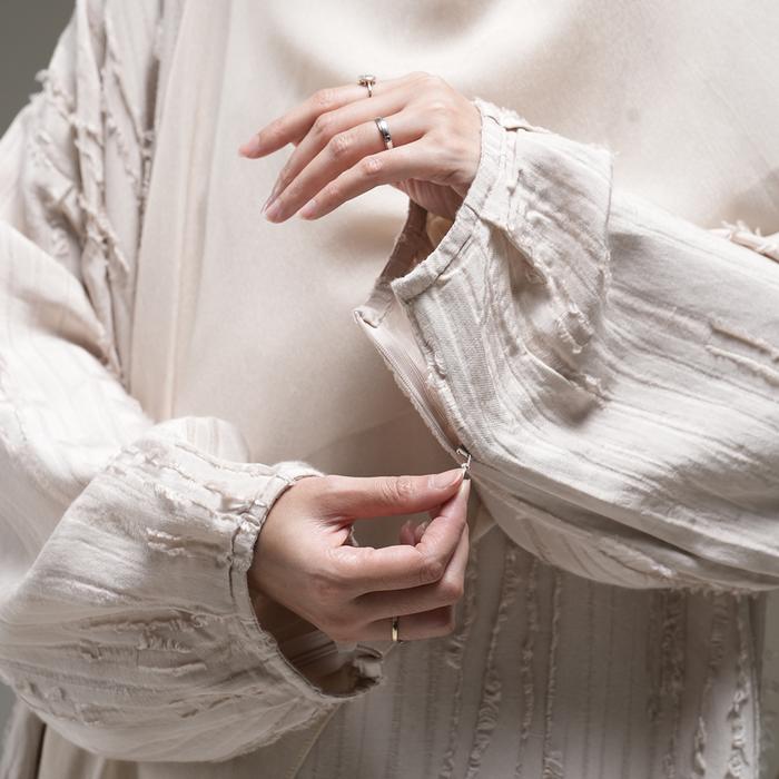 Nehhat Modest Nuvel Iris Abaya