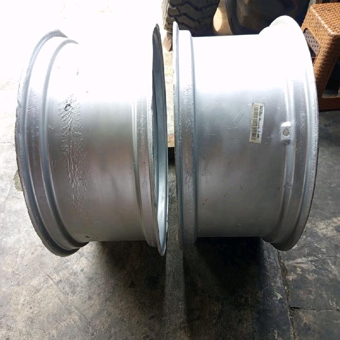 Velg Traktor W 12 x 28  lb : 8 ( pemakaian ban luar 13.6 - 28 ).