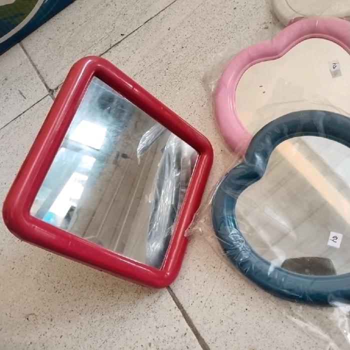 kaca rumah kaca karakter kaca lucu