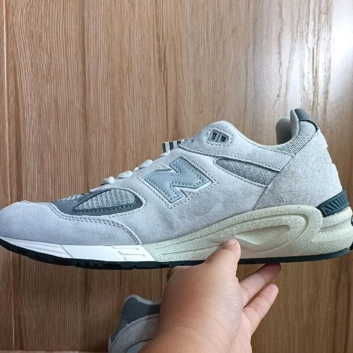 Sepatu Running Casual Pria New Balance 990v2 USA