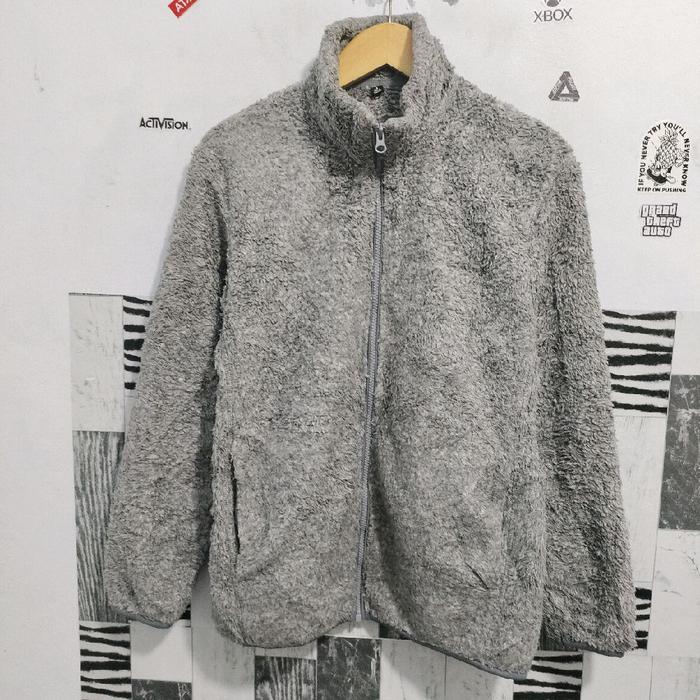Jaket Uniqlo bahan Full Sherpa warna Abu Muda