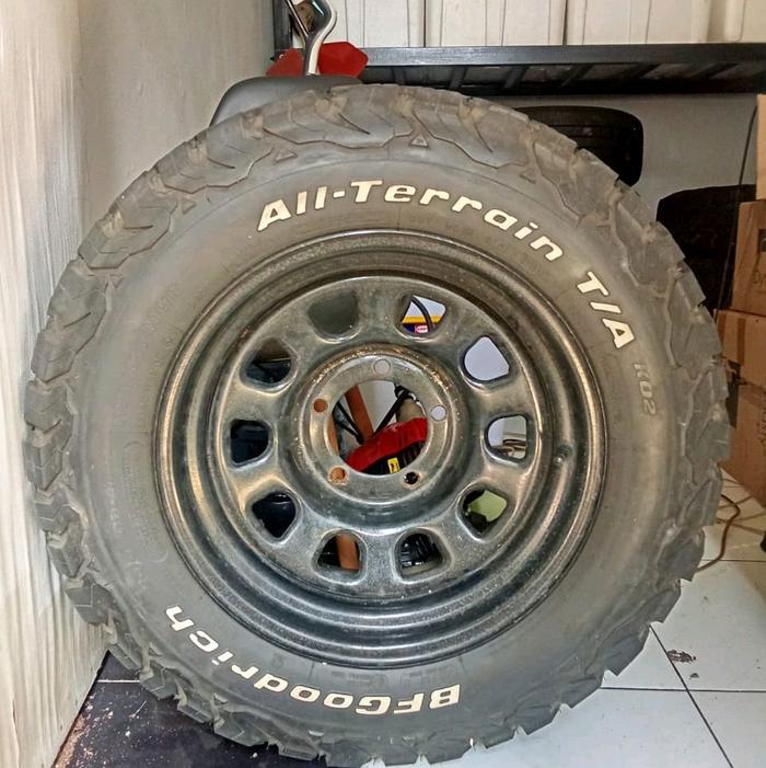 Ban + velg bekas jimny JB74