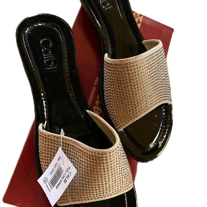 Sandal Teplek slop calbi ori size 39 Warna cream