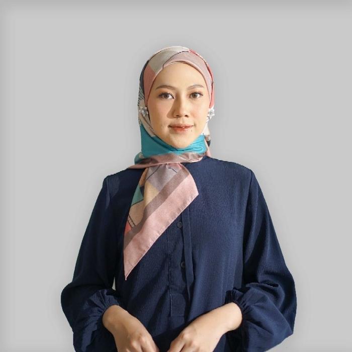 Hijab Motif Segi Empat Deenay Larita Pink