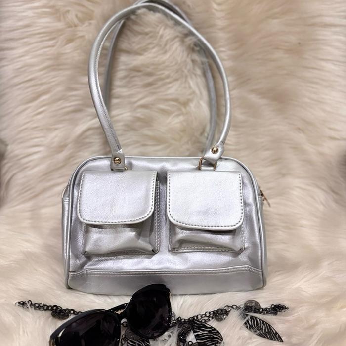 Stella Silver Pocket Tote – Tas Jinjing Serbaguna Buat Ngantor
