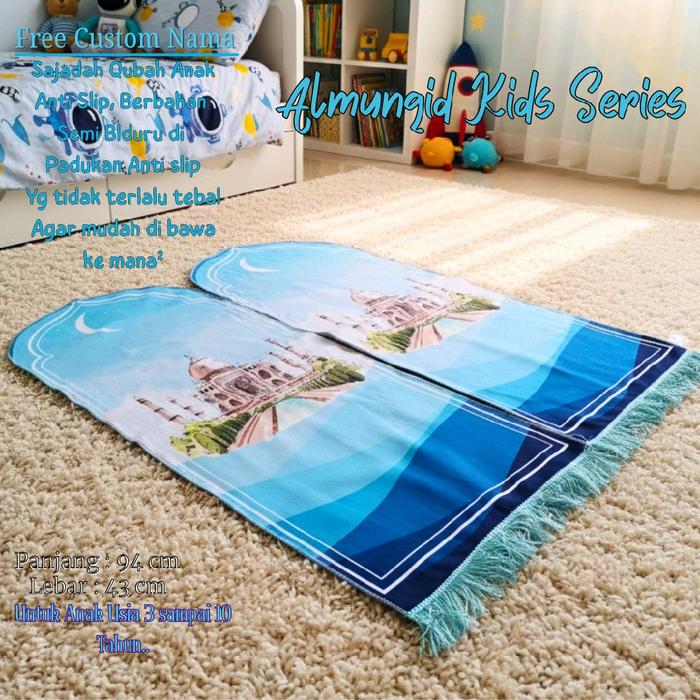 Almunqid Sajadah Kids Series 43 x 94 cm Semi Bludru Lembut Anti Slip Karakter Qubah Free Custom Nama
