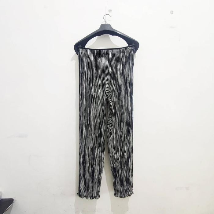 Issey Miyake Basics Pleated Trousers Celana