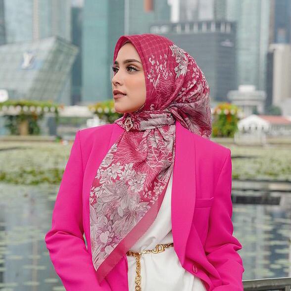 Singapore Series Tropical Buttonscarves Square