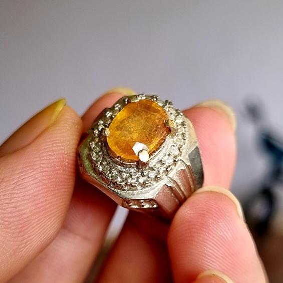 Batu Natural Yellow Safir Cutting
