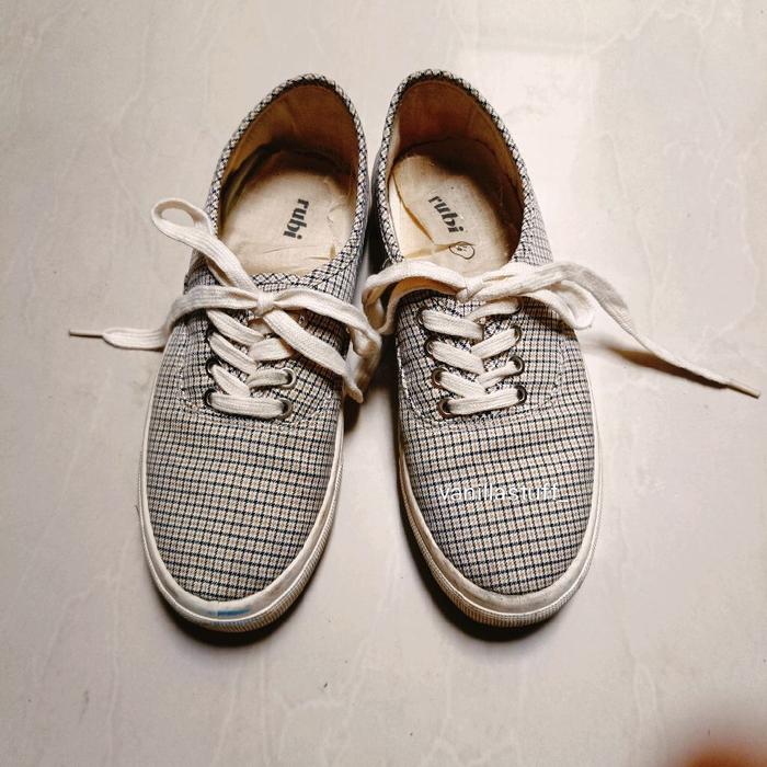 PRELOVED SEPATU TALI PEREMPUAN RUBI KOTAK-KOTAK / SNEAKERS UKURAN 38