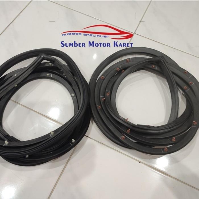 Karet Pintu Depan Daihatsu Taft GT F70 2 Pintu O1